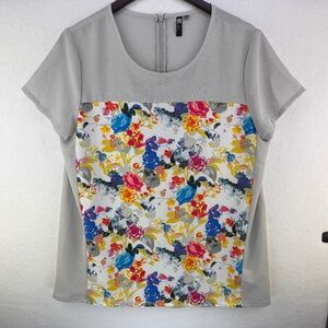 KUT From The Kloth Top Sz M Back Zipper Short Sleeves Gray + Front Floral Print